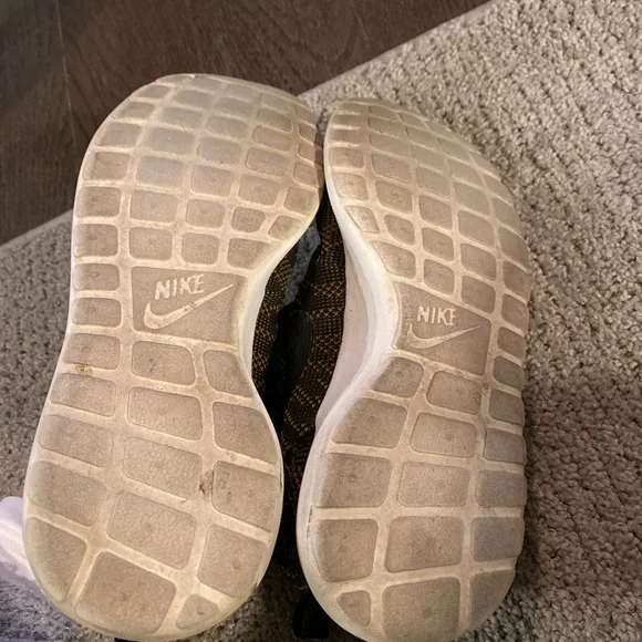 Nike Roshe Run Knit Jacquard Sneaker in black and yellow lace up y2k size 6.5 - Picture 7 of 9